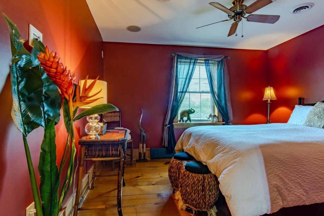 Emilyville Inn Campbellford Esterno foto