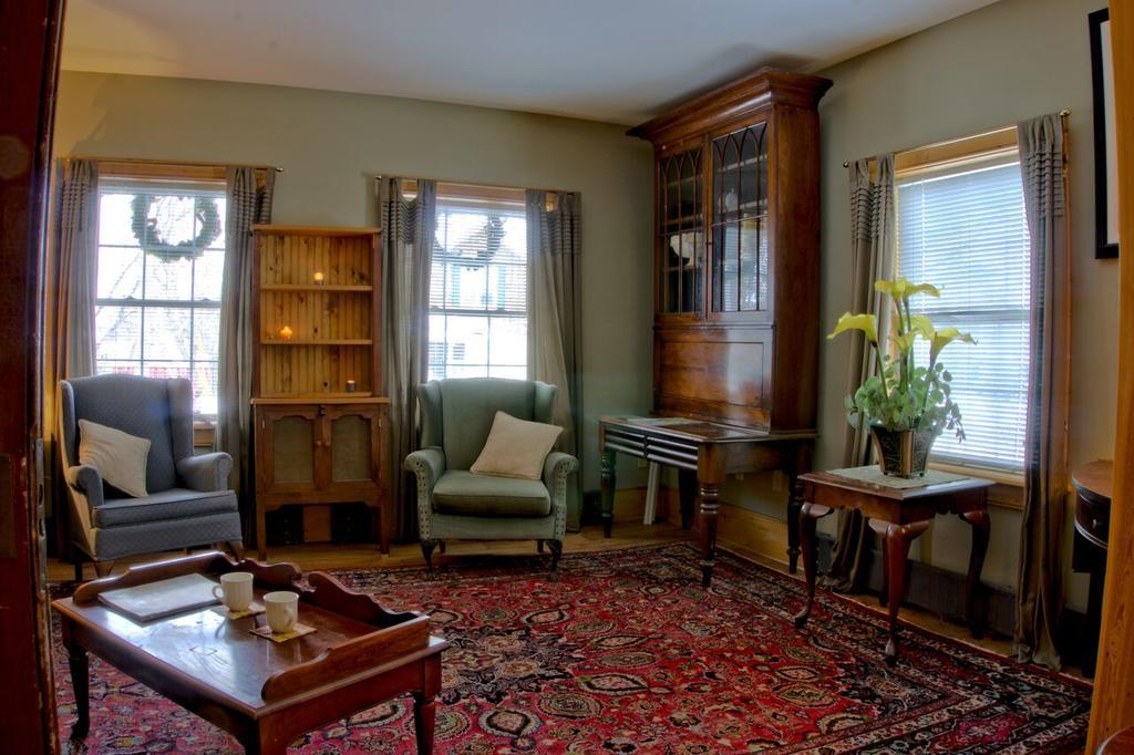 Emilyville Inn Campbellford Esterno foto